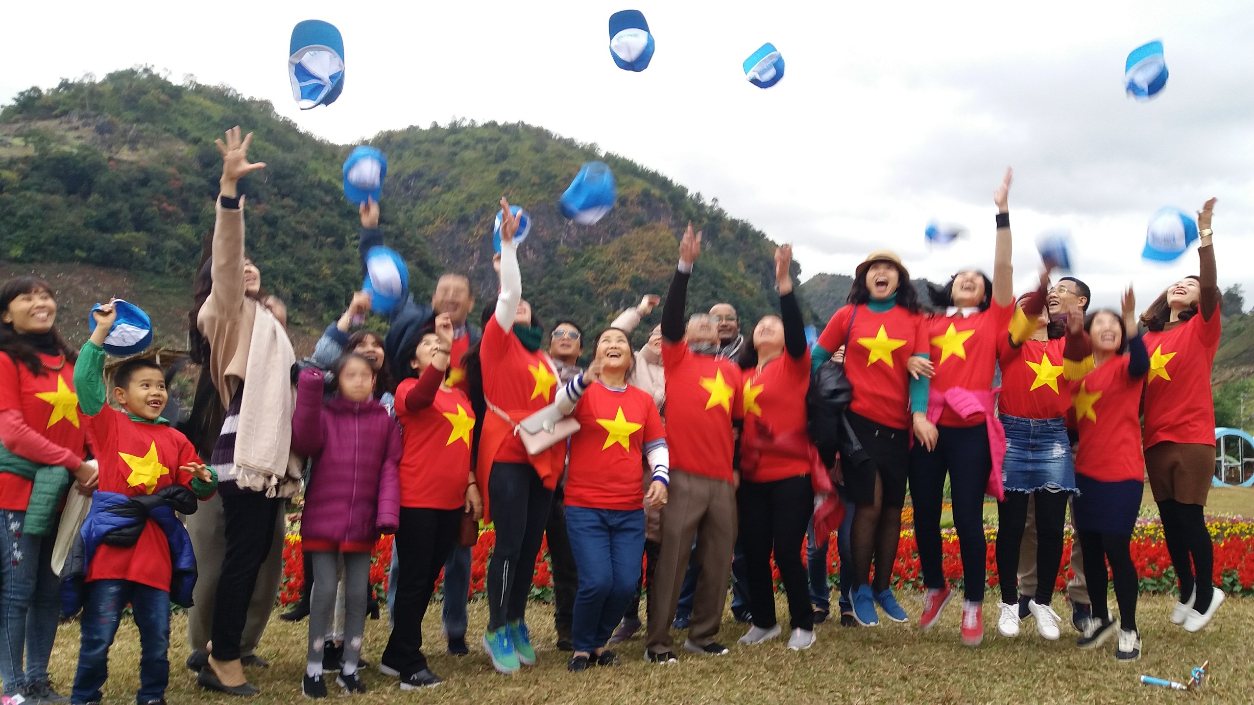 Hình Ảnh Đoàn chương trình Mộc Châu Khởi Hành 30 - 31/12/2017 - Ảnh 2 Hình Ảnh Đoàn chương trình Mộc Châu Khởi Hành 30 - 31/12/2017 - Ảnh 2