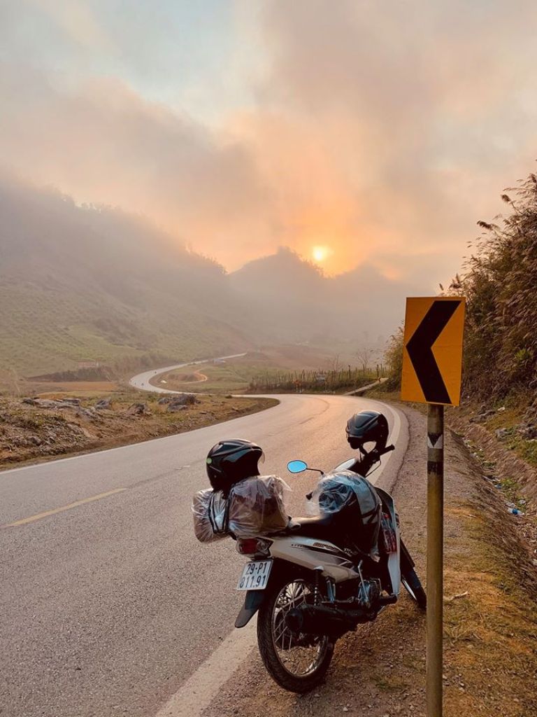 Di chuyển bằng xe máy