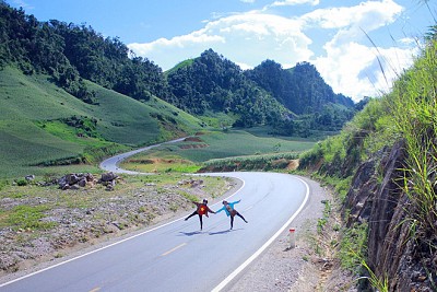 ‘’Bùa yêu’’ mang tên cung đường chữ S tại Mộc Châu ‘’Bùa yêu’’ mang tên cung đường chữ S tại Mộc Châu