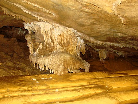 Có Nọi - Huổi É, Những kho báu triệu năm ở Quỳnh Nhai