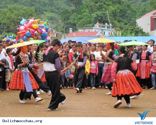 Ngày Độc lập - ngày hội lớn của người Mông - Ảnh 1 Ngày Độc lập - ngày hội lớn của người Mông - Ảnh 1