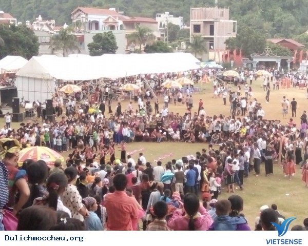 Ngày Độc lập - ngày hội lớn của người Mông - Ảnh 2 Ngày Độc lập - ngày hội lớn của người Mông - Ảnh 2