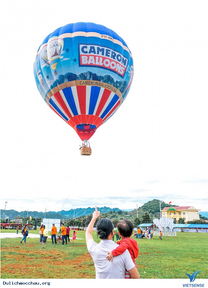 Lễ hội khinh khí cầu Mộc Châu 2018 - Ảnh 2 Lễ hội khinh khí cầu Mộc Châu 2018 - Ảnh 2