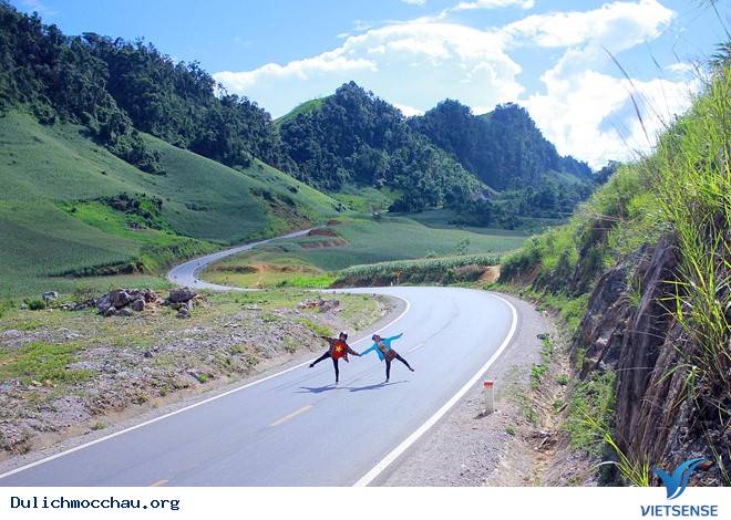‘’Bùa yêu’’ mang tên cung đường chữ S tại Mộc Châu - Ảnh 1 ‘’Bùa yêu’’ mang tên cung đường chữ S tại Mộc Châu - Ảnh 1