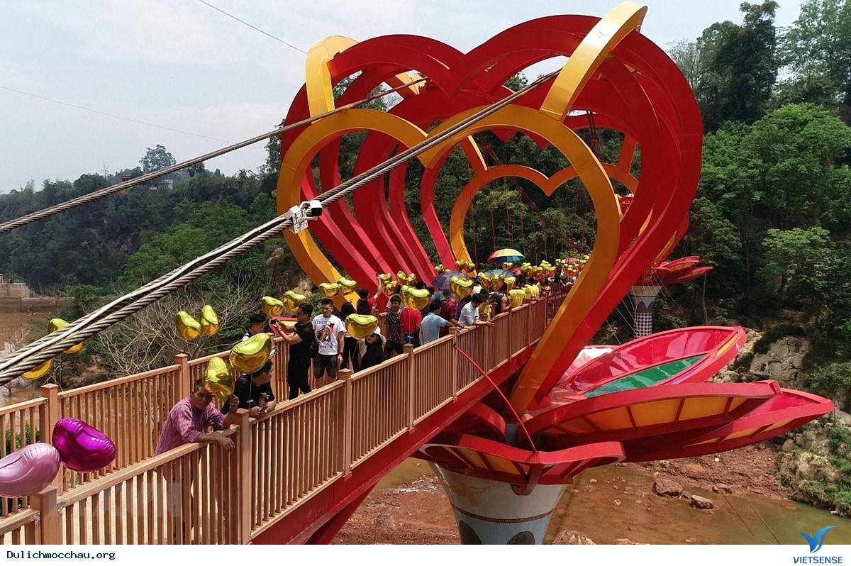 Cầu kính Mộc Châu, cầu tình yêu – địa điểm thăm quan mới cực hot - Ảnh 2