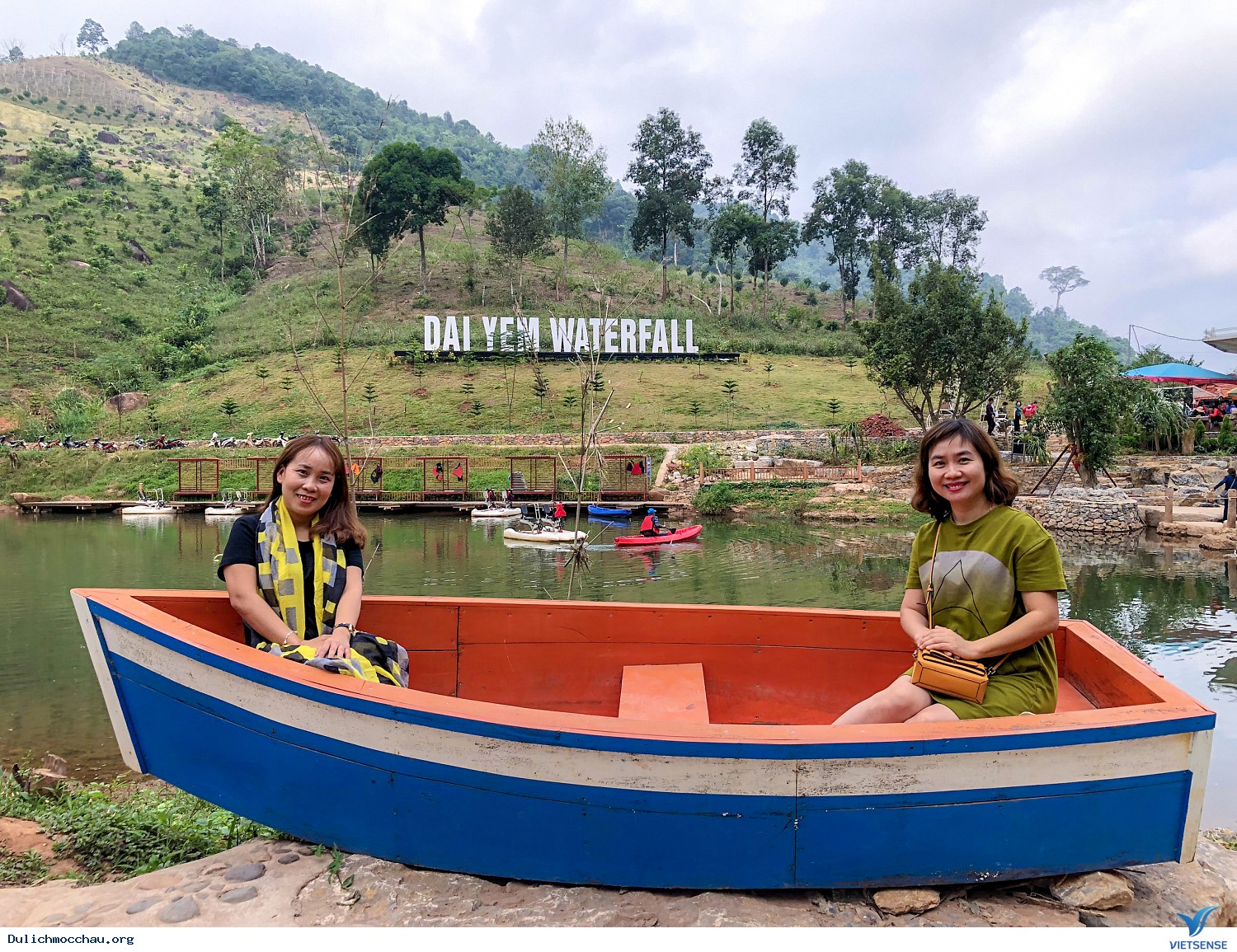 Đoàn khách thăm quan Mai Châu - Mộc Châu 23-24/11 - Ảnh 4 Đoàn khách thăm quan Mai Châu - Mộc Châu 23-24/11 - Ảnh 4