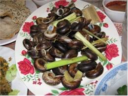 Ốc đá Suối Bàng luộc chấm mắm ớt