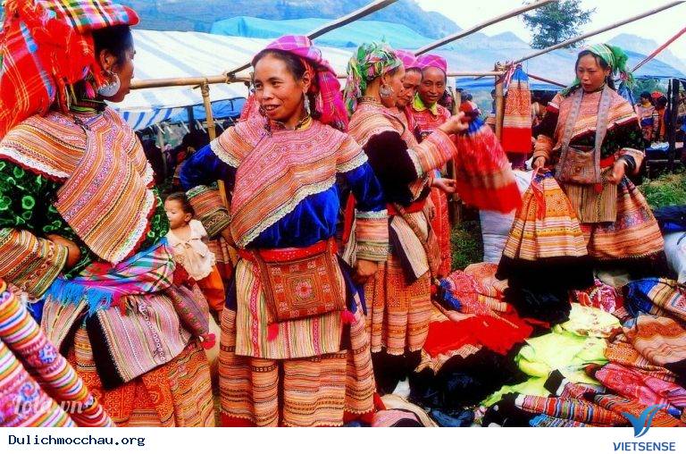 Ghé thăm chợ Lào trên cửa khẩu Lóng Sập - Ảnh 1 Ghé thăm chợ Lào trên cửa khẩu Lóng Sập - Ảnh 1