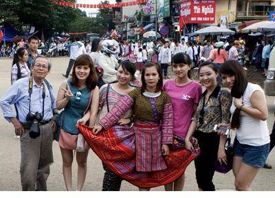 Khách du lịch Mộc Châu 2-9