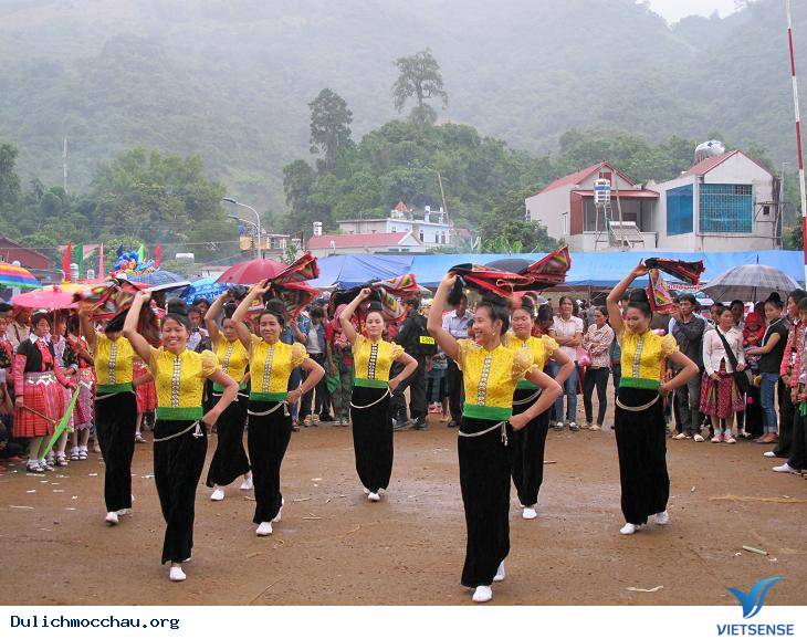 Sôi Động Lễ Hội Đường Phố Mộc Châu 2014 - Ảnh 2 Sôi Động Lễ Hội Đường Phố Mộc Châu 2014 - Ảnh 2
