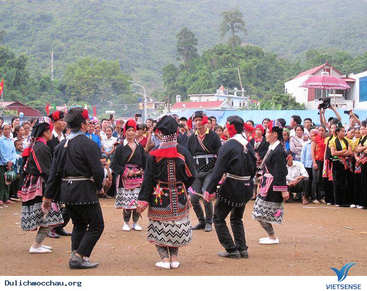 Sôi Động Lễ Hội Đường Phố Mộc Châu 2014 - Ảnh 4 Sôi Động Lễ Hội Đường Phố Mộc Châu 2014 - Ảnh 4