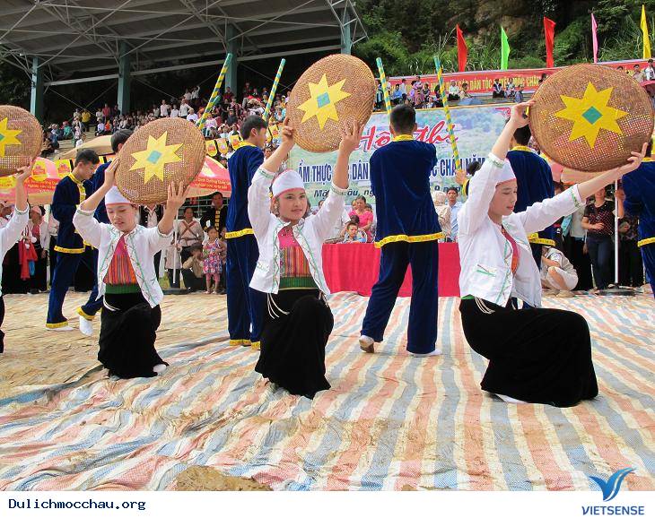 Sôi Động Lễ Hội Đường Phố Mộc Châu 2014 - Ảnh 3 Sôi Động Lễ Hội Đường Phố Mộc Châu 2014 - Ảnh 3