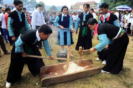 Tục Giã Bánh Dày Ngày Tết Của Người Mông - Ảnh 2 Tục Giã Bánh Dày Ngày Tết Của Người Mông - Ảnh 2